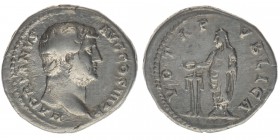 ROM Kaiserzeit Hadrianus 117-138
Denar

HADRIANVS AVG COS III P P / VOTA PVBLICIA
Der Kaiser opfert
RIC 290, 3,44 Gramm, ss