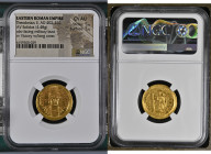 古代 東ローマ帝国 402-450年 テオドシウス2世 AV ソリダス金貨 NGC Ch AU Strike: 5/5 Surface: 5/5 (6159300-029), 	RIC X# 219, CRE# ric.10.theo_ii_e.219, gold, 4.48g, 21.0mm, 表...