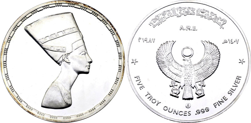 Egypt 5 Troy Ounces 1987 AH 1407

Silver (.999) 155.52 g., 67 mm., Proof; Nefe...