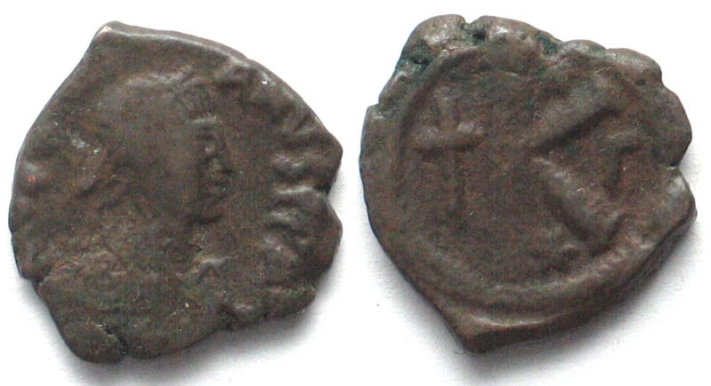 JUSTINIAN I (527-565). AE Half Follis, Large K, cross, star, Γ, Constantinople m...