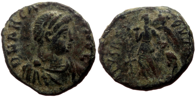 Arcadius (383-408), nummus (Bronze, 1.12 g, 12.2 mm), Cyzicus (?).
Obv: D N ARC...