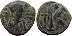 Justin I (518-527), half follis (Bronze, 6.61 g, 23.5 mm), Constantinople. 
Obv: D N IVSTI - [N]VS P AV, diademed, draped and cuirassed bust of Justin...