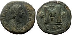 Justinian I (527-565) AE Follis (Bronze, 10.86g, 29mm) 
Obv: DN IVSTINIANVS PP AVG, pearl diademed, draped and cuirassed bust right. Rev. Large M; sta...