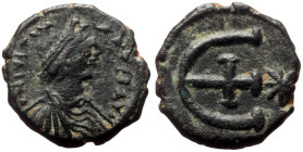 Justinian I (527-565) AE Pentanummium (Bronze, 2.22g, 14mm) Theoupolis
Obv: D N IVSTINIANVS PP AG, Diademed, draped and cuirassed bust of Justinian ri...