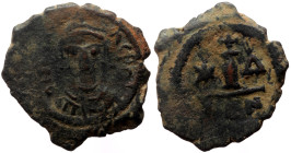 Maurice Tiberius (582-602) AE Decanummium (Bronze, 3.17g, 20mm) Constantinople, 4th officina.
Obv: Helmeted, draped, and cuirassed facing bust
Rev: ...