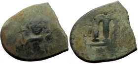 Islamic, time of Rashidun, pseudo-Byzantine type of fals (Bronze, 5.65 g, 23.7 mm), likely imitating a EN T૪TO NIKA follis of Constans II, uncertain m...