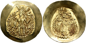 HUNNIC TRIBES, Kidarites. Uncertain king, late 4th-early 5th century. Dinar (Gold, 35 mm, 7.75 g), possibly Balkh. King standing front, head to left, ...