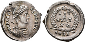 Arcadius, 383-408. Siliqua (Silver, 17 mm, 2.08 g, 12 h), Constantinopolis, 392-395. D N ARCADI-VS P F AVG Pearl-diademed, draped and cuirassed bust o...