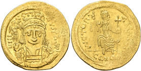 Justin II, 565-578. Solidus (Gold, 21 mm, 4.44 g, 6 h), Constantinopolis, 566/7-578. D N IVSTINVS P P AVI Helmeted, diademed and cuirassed bust of Jus...