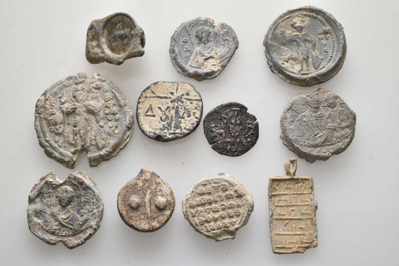 A lot containing 11 bronze and lead coins. Including: Byzantine coins and seals,...