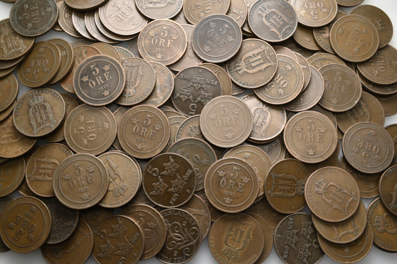 A lot containing 144 bronze coins. All: Sweden. 5 Öre. Fine to good very fine. L...