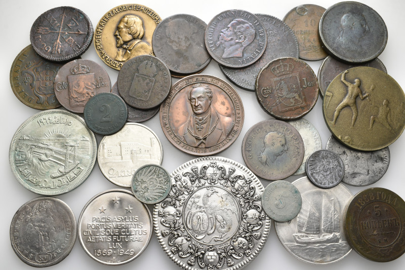 A lot containing 30 silver, bronze and copper nickel coins and medals. All: Worl...