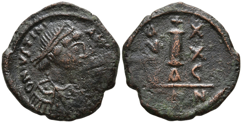 Justinian I (527-565 AD). Constantinople
AE decanummium (20mm 3.33g)
Obv: DNIV...