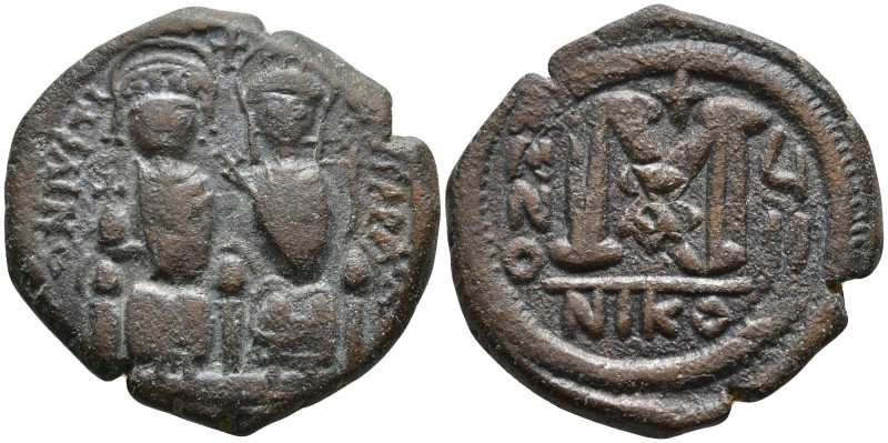 Justin II, with Sophia (565-578 AD). Nicomedia
AE Follis (28.5mm 13.67g)
Obv: ...