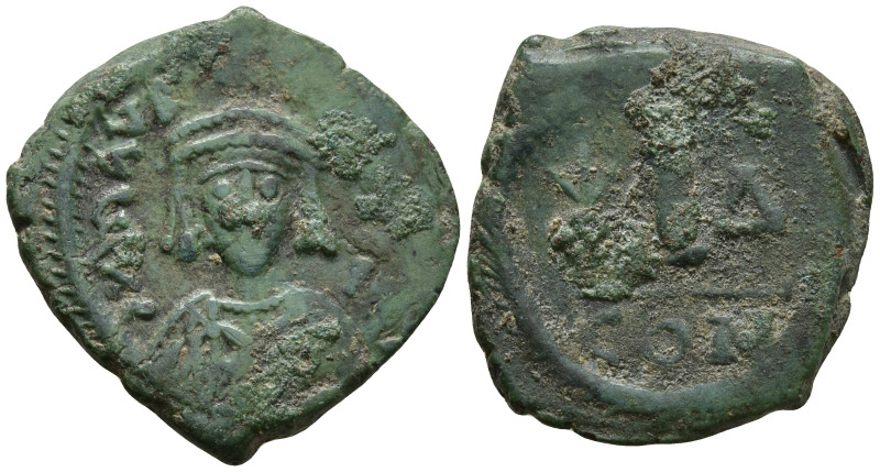 Maurice Tiberius (582-602 AD). Constantinople.
AE Decanummium (19.3mm 3.2g)
Ob...