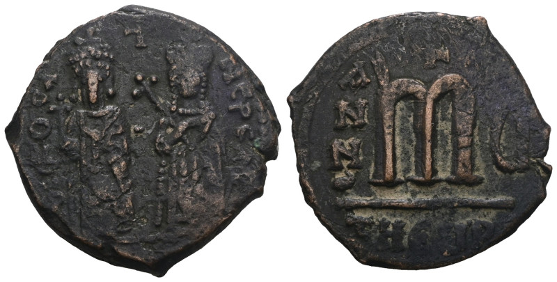 Phocas with Leontia, 602 - 610 AD AE Follis, Theoupolis Mint. Weight 9,67 gr - D...