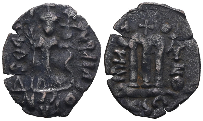 Byzantine bronze coin. Weight 2,60 gr - Diameter 23 mm.