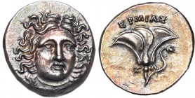 THESSALIE (?), AR drachme, vers 170 av. J.-C. Imitation des monnaies rhodiennes. D/ T. d''Hélios de f., légèrement tournée vers la d. R/ EPMIAΣ Rose a...