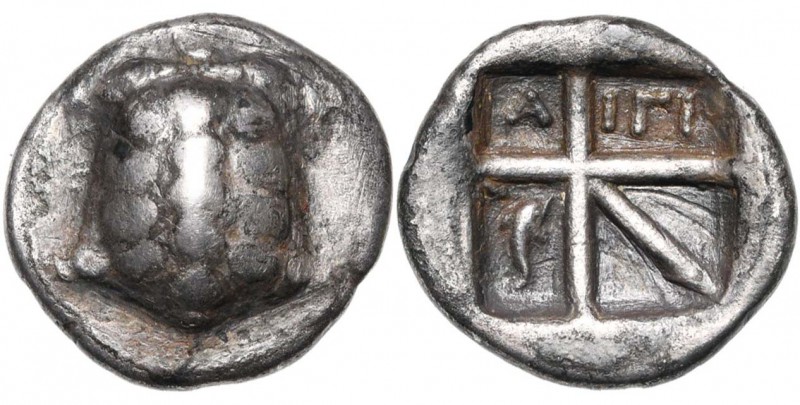 EGINE, AR drachme, vers 350-338 av. J.-C. D/ Tortue. R/ Carré creux divisé en ci...