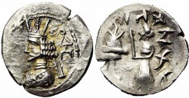 ROYAUME PERSE, Ardaxshir II (1er s. av. J.-C.), AR hémidrachme, Persépolis. D/ B. diad. à g., coiffé d''une couronne à trois créneaux. Derrière la têt...