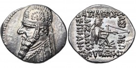 ROYAUME PARTHE, Mithradates II (123-88), AR drachme, Ecbatane. D/ B. à g., avec une longue barbe, coiffé d''une tiare ornée d''une étoile. Torque term...