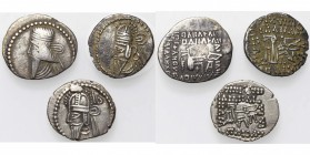 ROYAUME PARTHE, lot de 3 drachmes au type de l''archer assis: Vologases III (B à TB), Osroes II et Vologases IV (trou rebouché). Sellwood 78/3, 85/2, ...