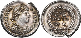 VALENS (364-378), AR silique, 367-375, Constantinople. D/ DN VALENS P F AVG B. diad., dr., cuir. à d. R/ Dans une couronne, VOT/ VX/ MVLT/ XX. A l''ex...