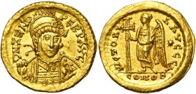 ZENON (474-491), AV solidus, 476-491, Constantinople. Off. A. D/ DN ZENO- PERP AVG B. casqué, cuir. de trois quarts de f., ten. une lance et un boucli...