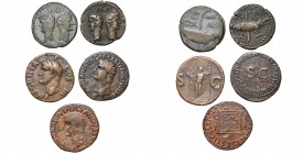 lot de 5 as: Auguste et Agrippa, Nîmes (2), R/ COL- NEM; Agrippa, R/ Poséidon; Germanicus, R/ SC; Espagne, Ilici, Tibère, R/ Autel inscrit SAL/ AVG.
...