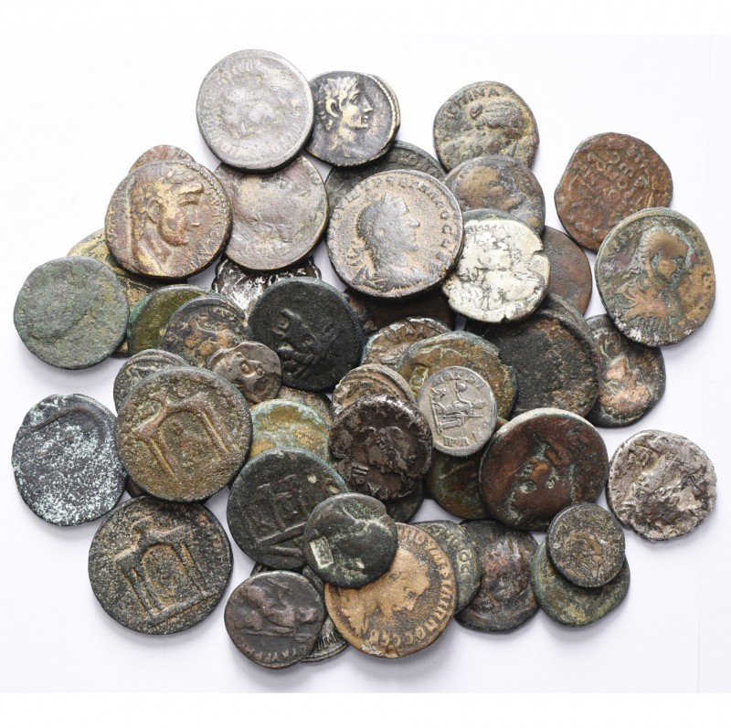 lot de 53 bronzes et un denier, dont: Auguste, Tibère (2), Néron (2), Galba, Dom...