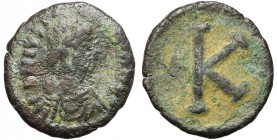 Justinien Ier (527-565), AE 1/2 follis, 552-565, Salone. D/ B. diad., dr., cuir. à d. R/ Grand . Sear 331; D.O. 360; M.I.B. 250. 2,52g.
Beau