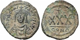 Tibère II Constantin (578-582), AE 3/4 follis (30 nummi), 579-582, Constantinople. Off. Δ. D/ B. cour., dr. et cuir. de f. R/ Grands XXX. Au-dessus, u...