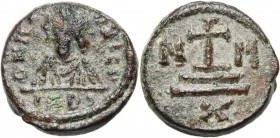 Maurice Tibère (582-602), AE decanummi, 602, Carthage. D/ B. diad., dr. et cuir. à g. En dessous, INDS (6e indiction). R/ Croix potencée sur deux degr...