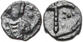 Maurice Tibère (582-602), AE nummus, Carthage. D/ B. diad., dr. et cuir. à d. R/ Palmier accosté de trois points de part et d''autre du tronc. Sear 57...