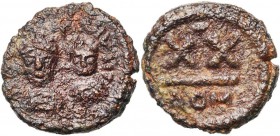 Héraclius (610-641), AE 1/2 follis, 613-622, Rome. D/ B. de f. d''Héraclius et Héraclius Constantin. Entre leurs t., une croix. R/ Grand XX sous une c...