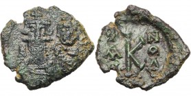 Constant II (641-668), AE 1/2 follis, 660-661, Syracuse. 4e indiction. D/ B. de f. de Constant II et Constantin IV. R/ Grand  entre +/A/N et N/O/Δ. S...