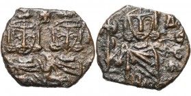 Constantin V Copronyme (741-775), AE follis, 751-775, Syracuse. D/ B. cour. de f. de Constantin V et Léon IV, ten. l''akakia. R/ B. cour. de f. de Léo...