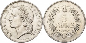 FRANCE, Troisième République (1871-1940), nickel 5 francs, 1933. Essai de Lavrillier en nickel. Gad. 760. Petites taches.
Superbe