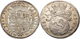 ITALIE, NAPLES, Charles II (1665-1700), AR tari, 1684AG/A. D/ Ecu couronné, entouré du collier de la Toison d''or. R/ Le globe terrestre sous une cour...