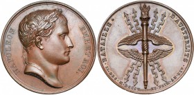 FRANCE, AE médaille, 1805, Droz/Jaley. Victoire d''Austerlitz. D/ T. l. de Napoléon à d. R/ Foudre ailé, surmonté d''une statuette de l''empereur. Bra...