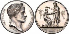 FRANCE, AR médaille, 1807, Andrieu. Indépendance de Dantzig. D/ T. l. de Napoléon Ier à d. R/ L''empereur relevant la ville de Dantzig agenouillée dev...
