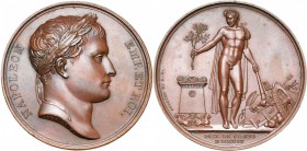 FRANCE, AE médaille, 1809, Andrieu. Paix de Vienne. D/ T. l. de Napoléon Ier à d. R/ L''empereur deb. de f., en éphèbe antique, posant une branche d''...