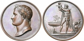 FRANCE, AE médaille, 1811, Andrieu. Baptême du roi de Rome. D/ T. l. de Napoléon à g. R/ Napoléon deb. à g. devant le trône, ten. son fils au-dessus d...