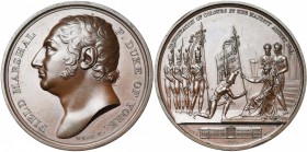 GRANDE-BRETAGNE, AE médaille, 1813, Webb/Brenet. Académie royale militaire. D/ T. du duc d''York à g. R/ La reine Charlotte remettant une bannière à u...