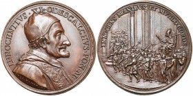 ITALIE, ETATS PONTIFICAUX, AE médaille, 1676, G. Hamerani. Election d''Innocent XI (1676-1689). D/ B. à d. R/ INNOCENS MANIBVS ET MVNDO CORDE Le Pape ...