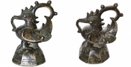BIRMANIE, poids à opium en bronze, type à l''oiseau Hantha, avec base octogonale, 19e s. (1445g, 125mm).
Très Beau