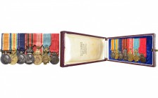 GRANDE-BRETAGNE, groupe de 7 miniatures montées à l’anglaise sur un feutre muni d’une longue épingle: British War Medal, Victory Medal, Royal Victoria...