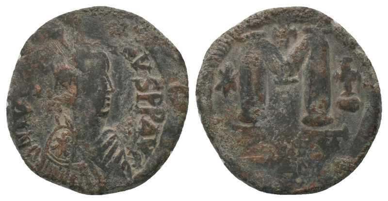 Justinian I AD 527-565. Constantinople.
Follis or 40 Nummi. AE Weight: 16.94 g...