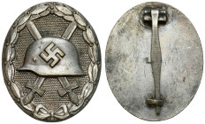 Germany
Germany, Third Reich. Wound Badge Silver 

Odlewana z cynku i posrebrzana.Srebrna odznaka przyznawana w zależności od liczby odniesionych r...