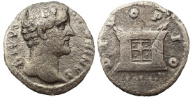 Antoninus Pius AR Denarius,Obv: DIVVS ANTONINVS: Head of Antoninus Pius, bare, right. Rev: DIVO PIO: Square altar - RICIII 441
3.01 g, 16 mm